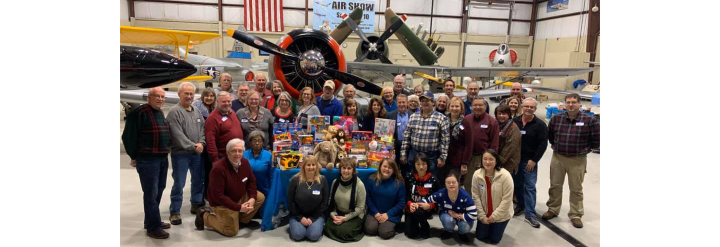 EAA Chapter 414 Gives Back for Christmas